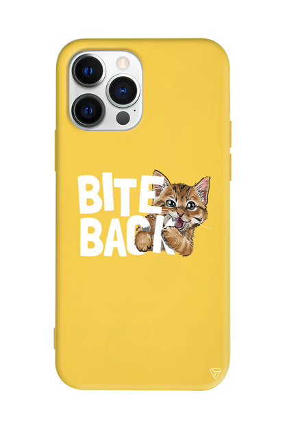 Harf Isıran Kedi Lansman Model İçi Kadife Silikon Telefon Kılıfı