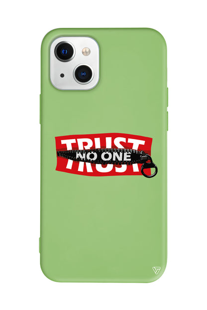 Trust No One Lansman Model İçi Kadife Silikon Telefon Kılıfı – Plus Serisine Özel